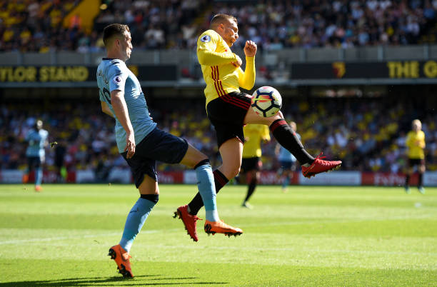 他触球时都 他触球时都